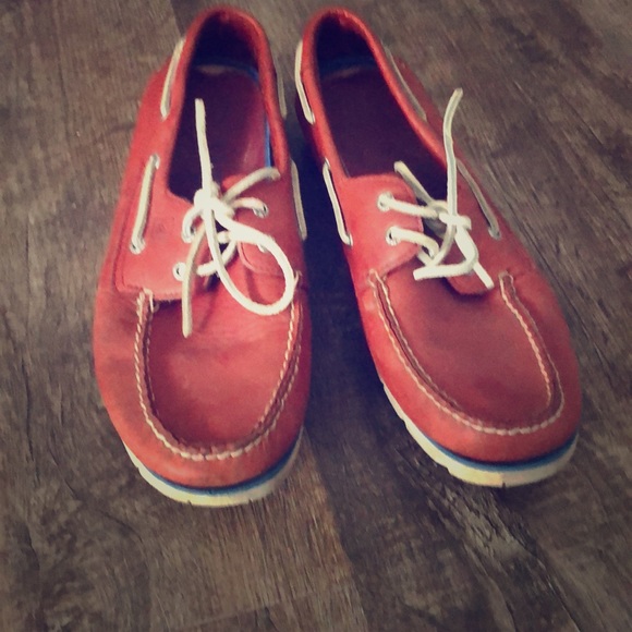Red sperry boat shoes. - Picture 1 of 3